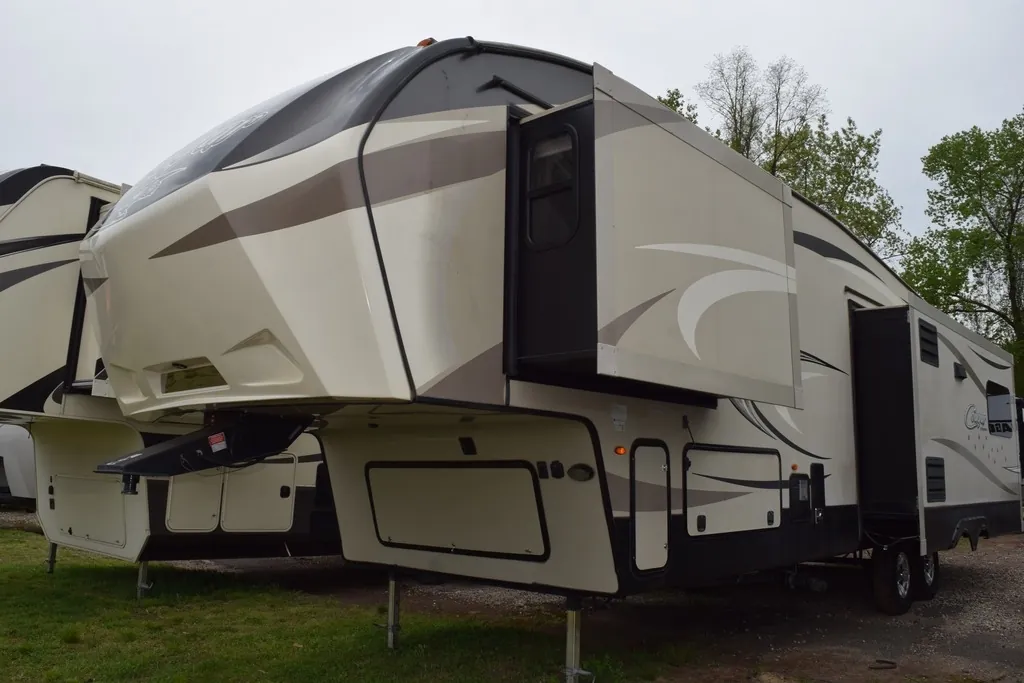 2017 Keystone Cougar 327RLK - Photo 3