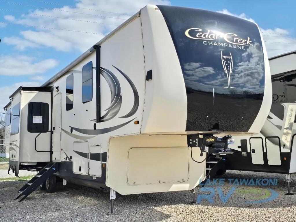 2020 Forest River Cedar Creek Champagne Edition 38ERD - Photo 2