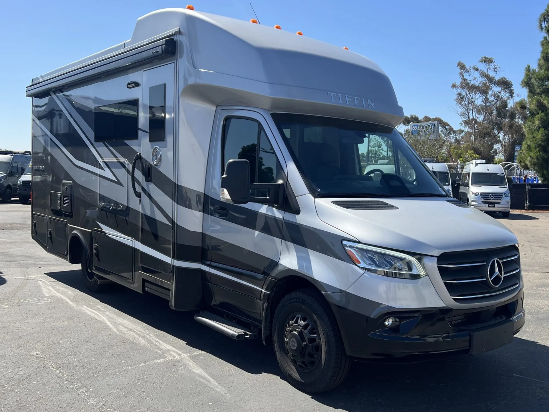 2027 Tiffin Wayfarer 25 RW dealer photo 1 from La Mesa RV Center