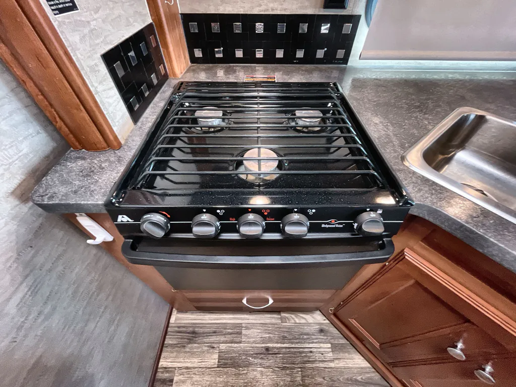 2018 Winnebago Sunstar 27P, Photos photo 10