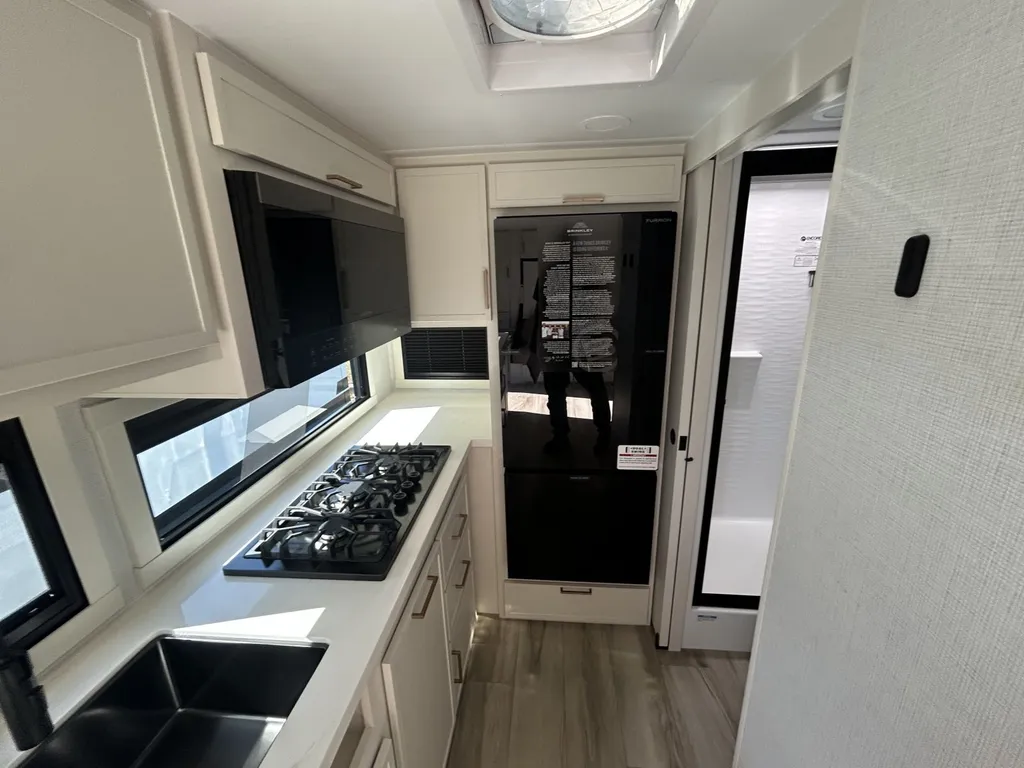 2026 Brinkley MODEL I 20X, Photos photo 11