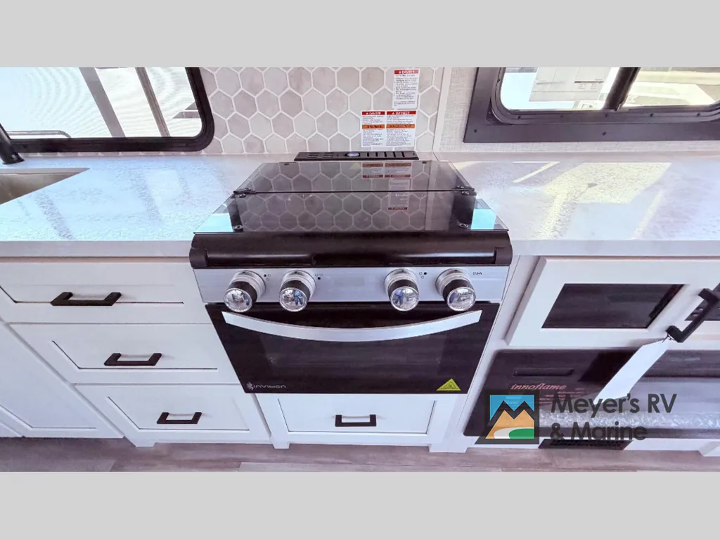 2025 Jayco Jay Feather 29RL, Photos photo 9