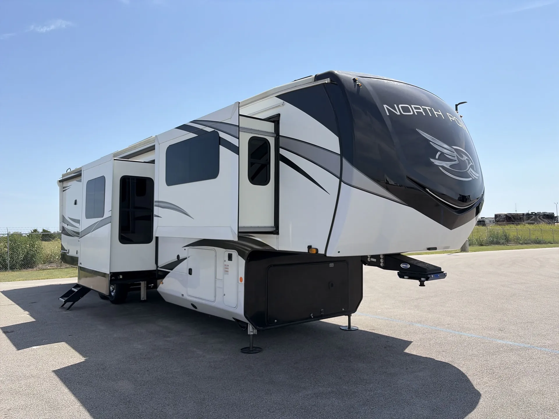 2022 Jayco North Point 382FLRB - Photo 2