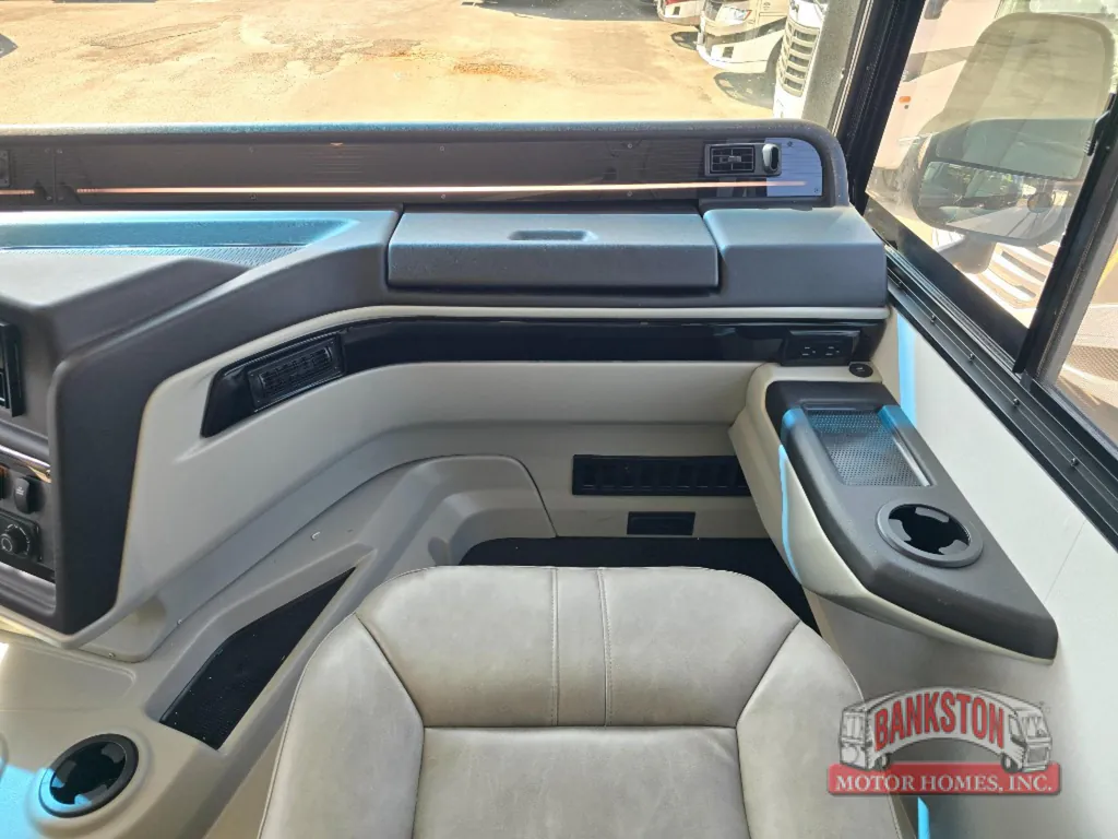 2027 Entegra Coach Emblem 36U, Photos photo 17
