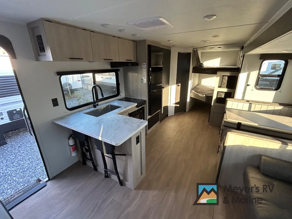 2027 East to West Della Terra 280BH, Photos photo 7