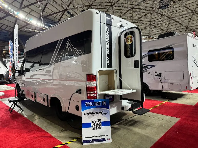 2025 Chinook RV Summit SS, Photos photo 2