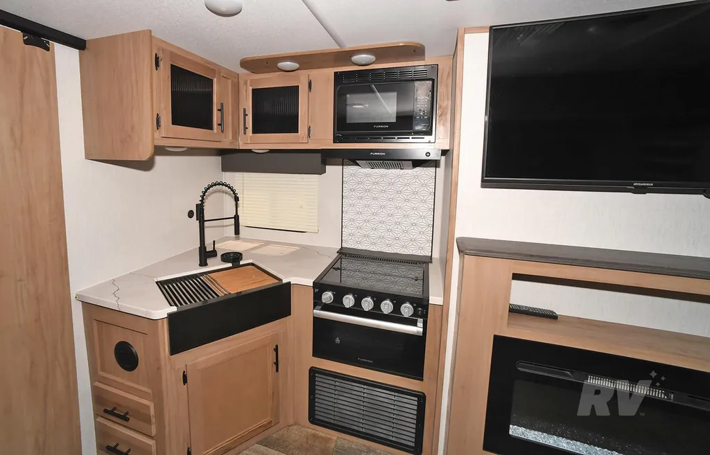 2024 Forest River Cherokee Alpha Wolf 22SW, Photos photo 15