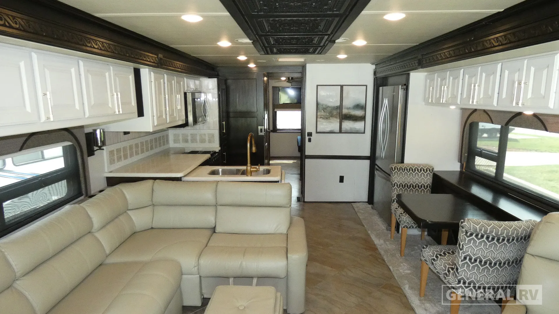 2017 Winnebago Adventurer 38Q - Photo 3