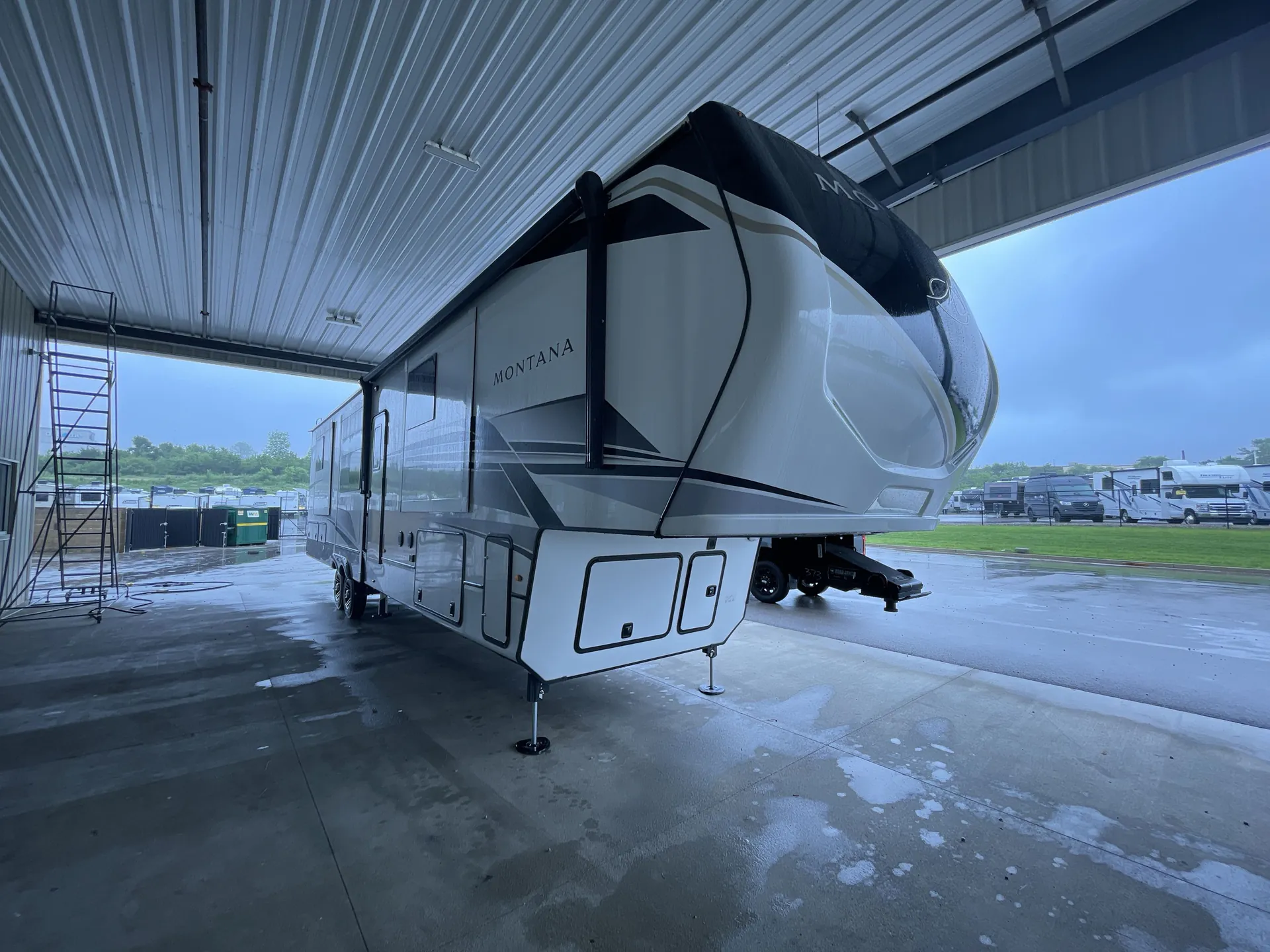 2025 Keystone Montana 3901RK - Photo 2