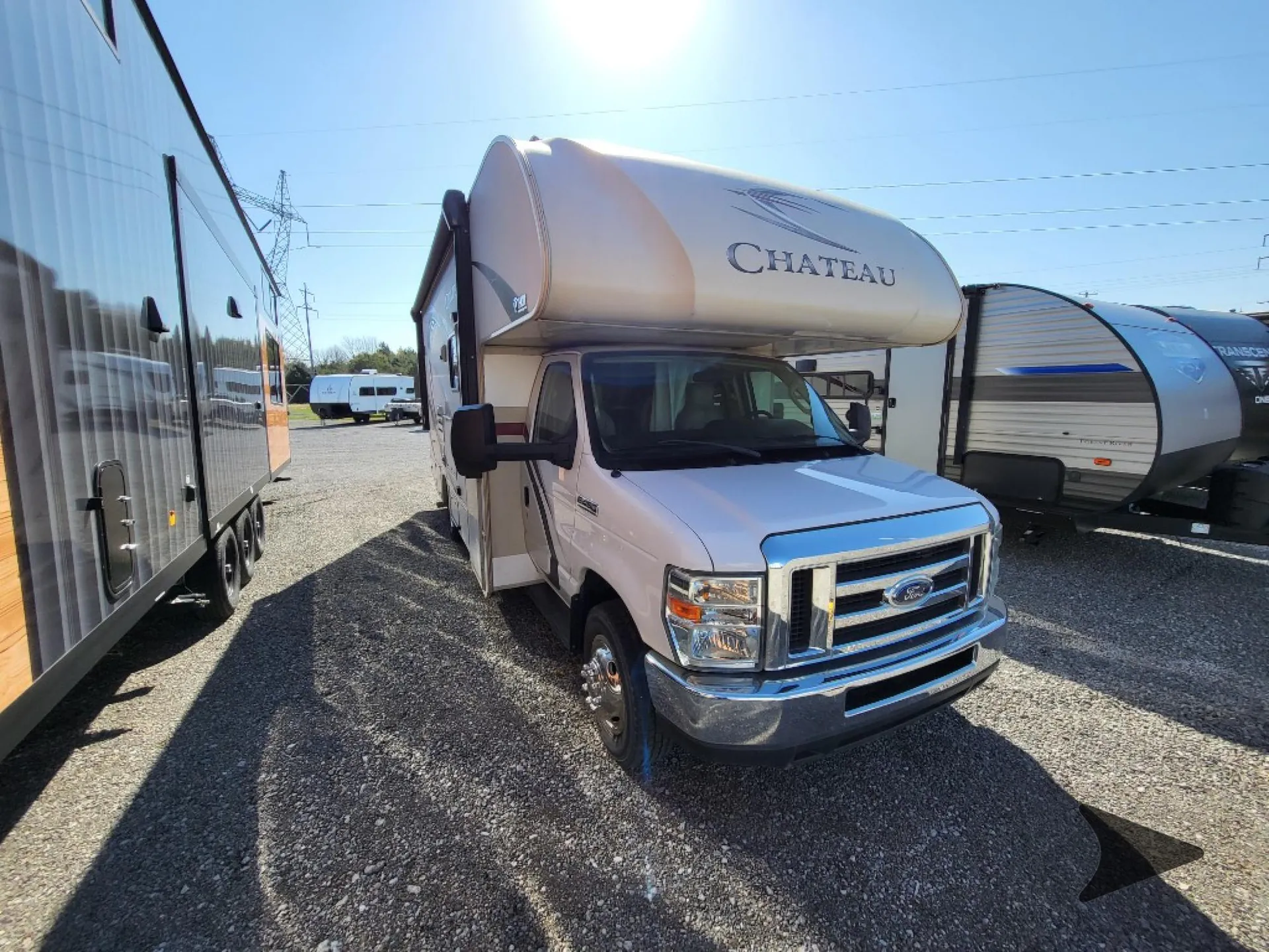 2017 Thor Motor Coach Chateau 24F - Photo 2