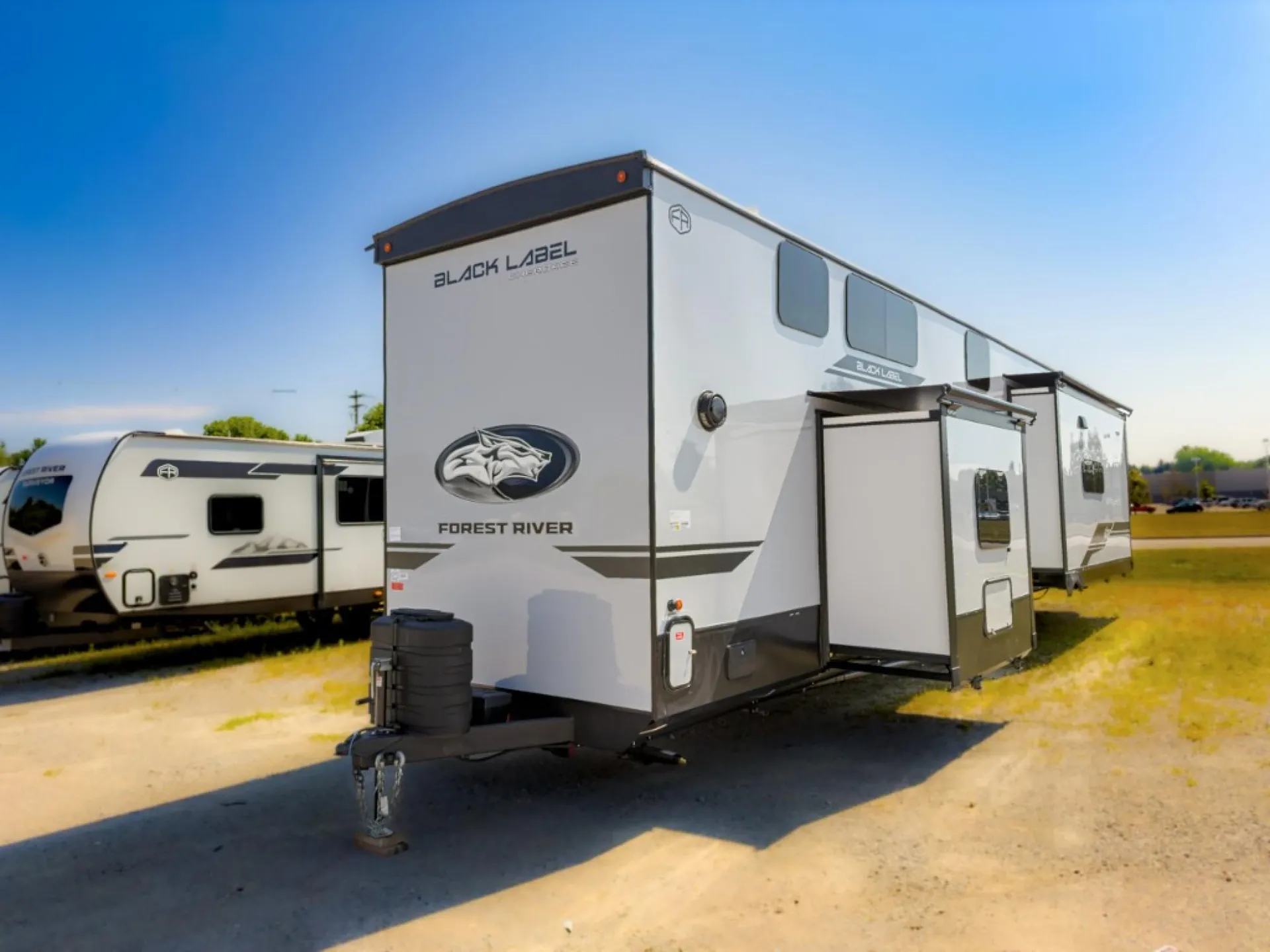 2027 Forest River Cherokee Timberwolf 39JM — Photo 6