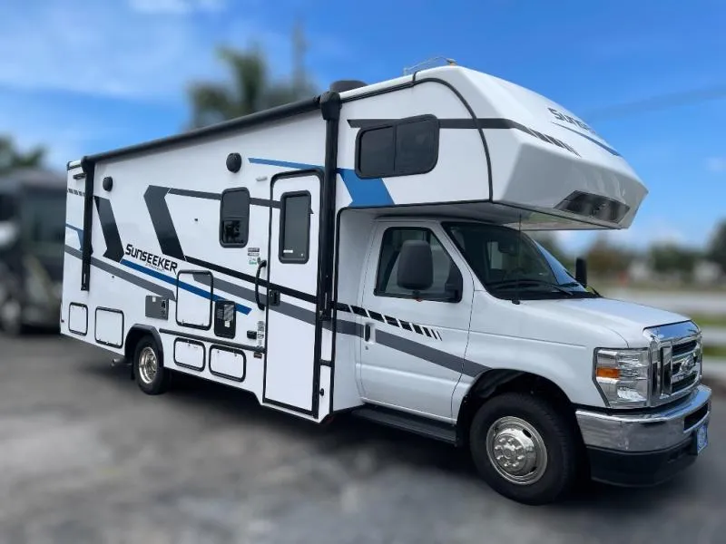 2025 Forest River Sunseeker Classic 2440DS - Photo 2