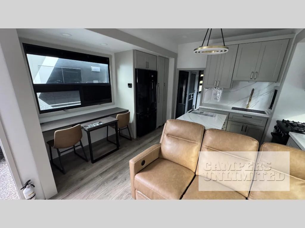 2026 Brinkley Model G 3950, Photos photo 8