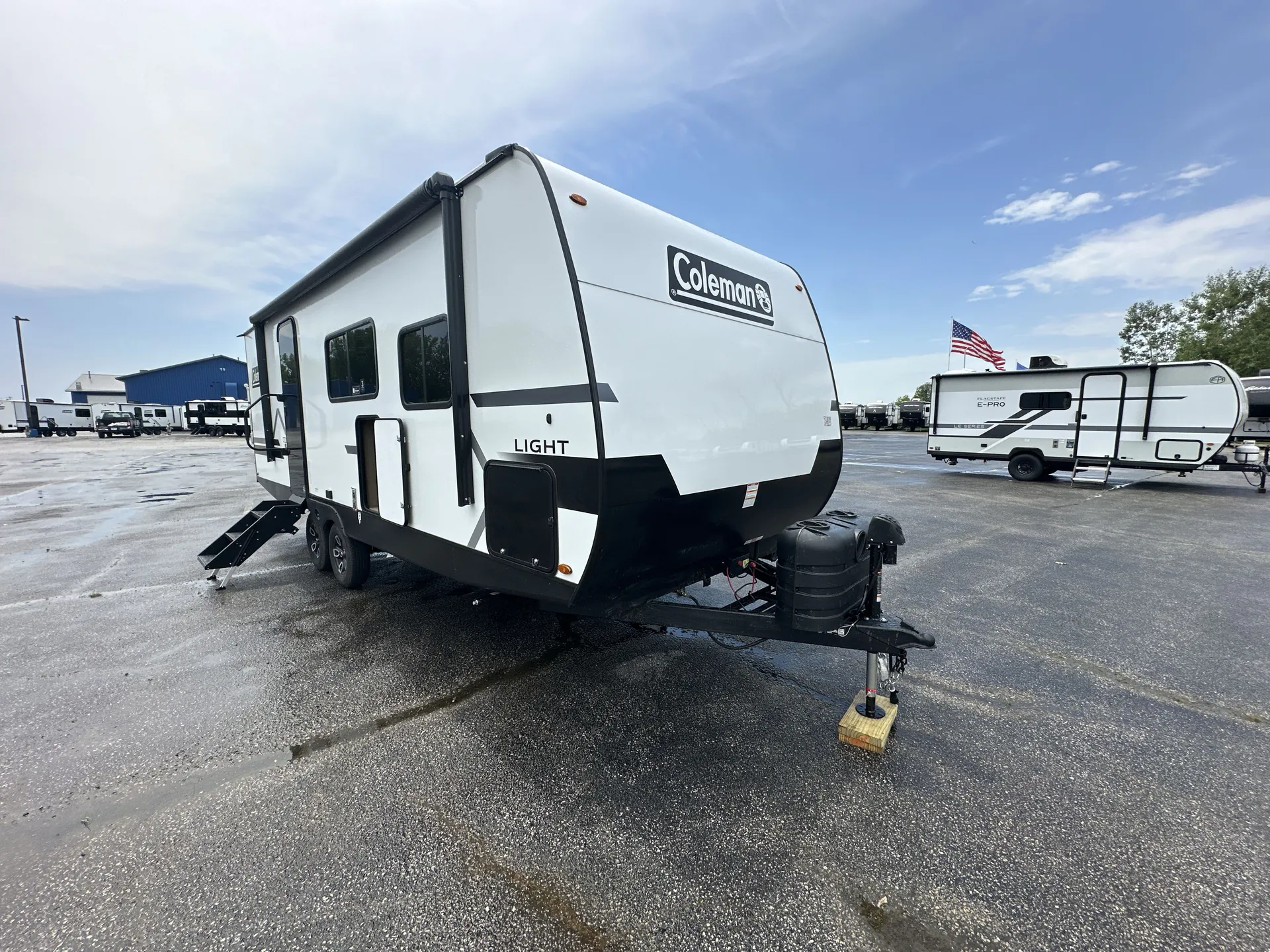2027 Keystone Coleman Light 22BX - Photo 2