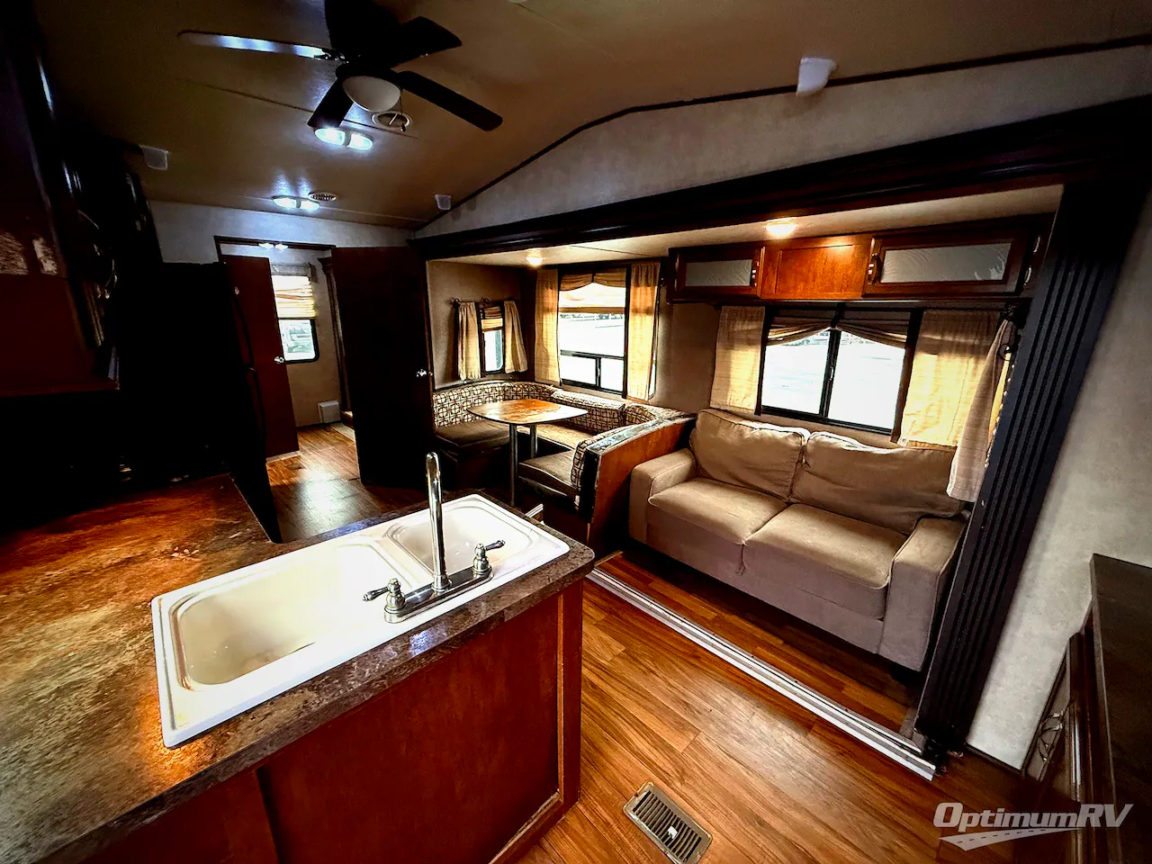 2015 Forest River Salem Villa 426-2B dealer photo 4 from Optimum RV