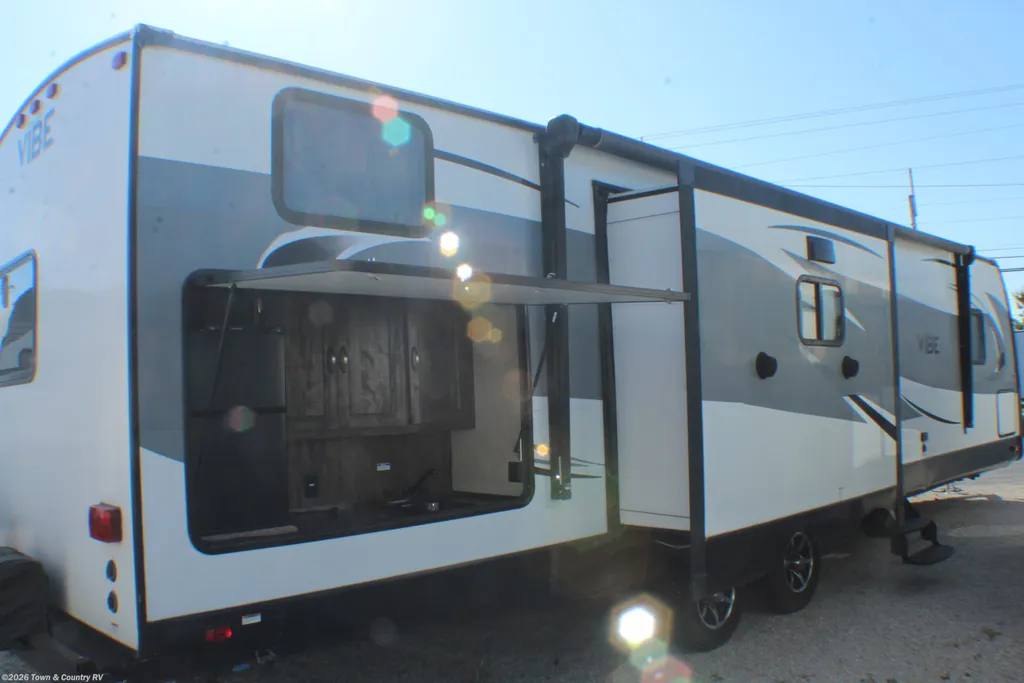 2018 Forest River Vibe 313BHS, Photos photo 4