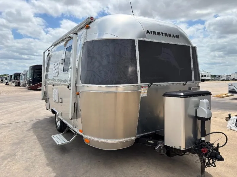 2018 Airstream Tommy Bahama 19CB - Photo 2