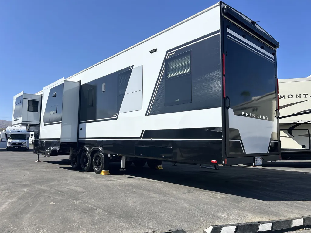2025 Brinkley Model G 4000, Photos photo 5