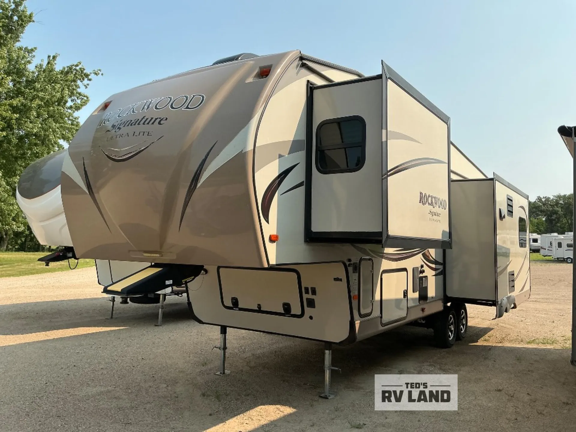 2016 Forest River Rockwood Signature Ultra Lite 8299BS - Photo 3