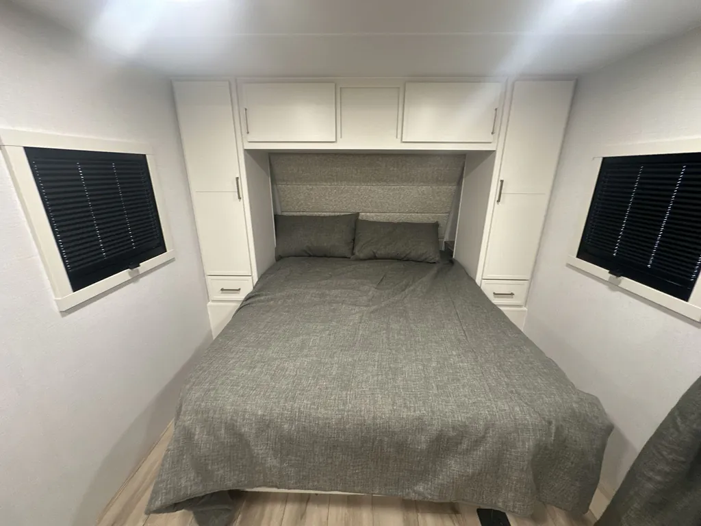 2026 Brinkley Model Ix 23X, Photos photo 3