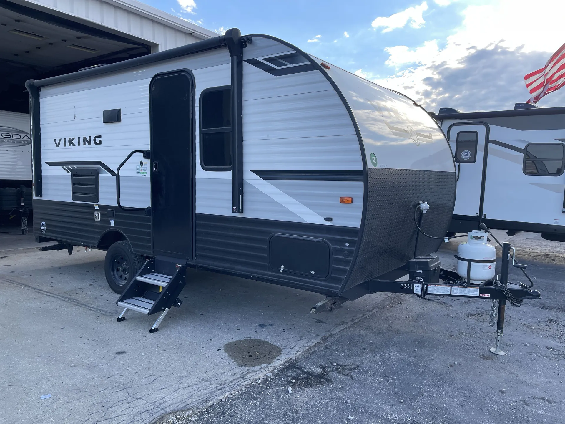 2023 Forest River Viking 18FQ - Photo 2
