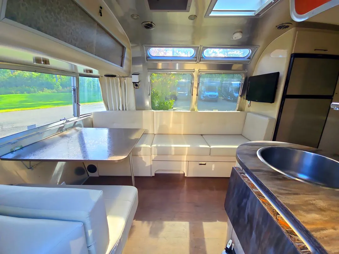 2019 Airstream International Serenity 25FB TWIN - Photo 3