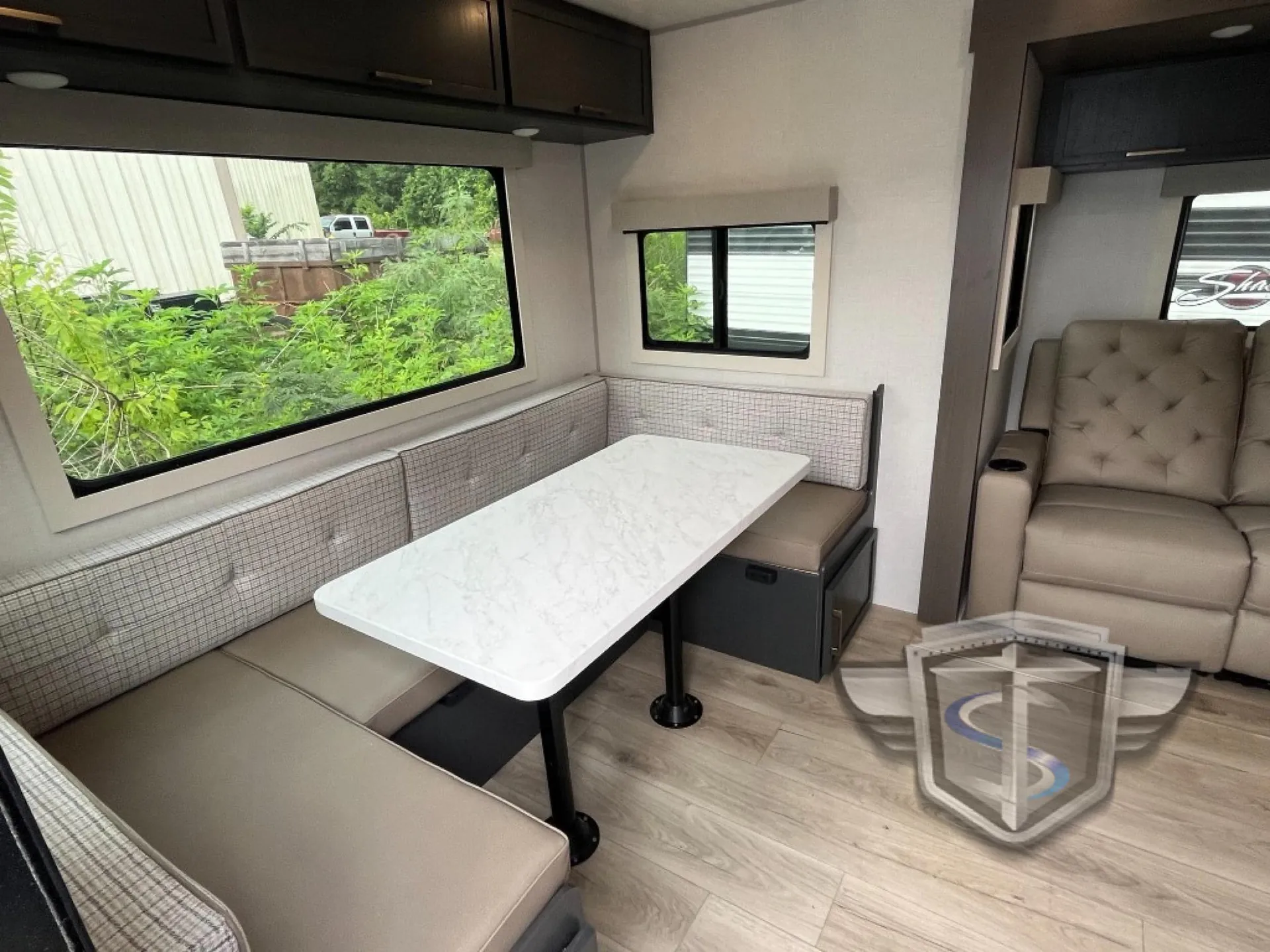 2027 Forest River Grand Surveyor 253RLS — Photo 7