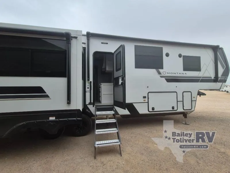 2026 Keystone Montana 3231CK - Photo 2