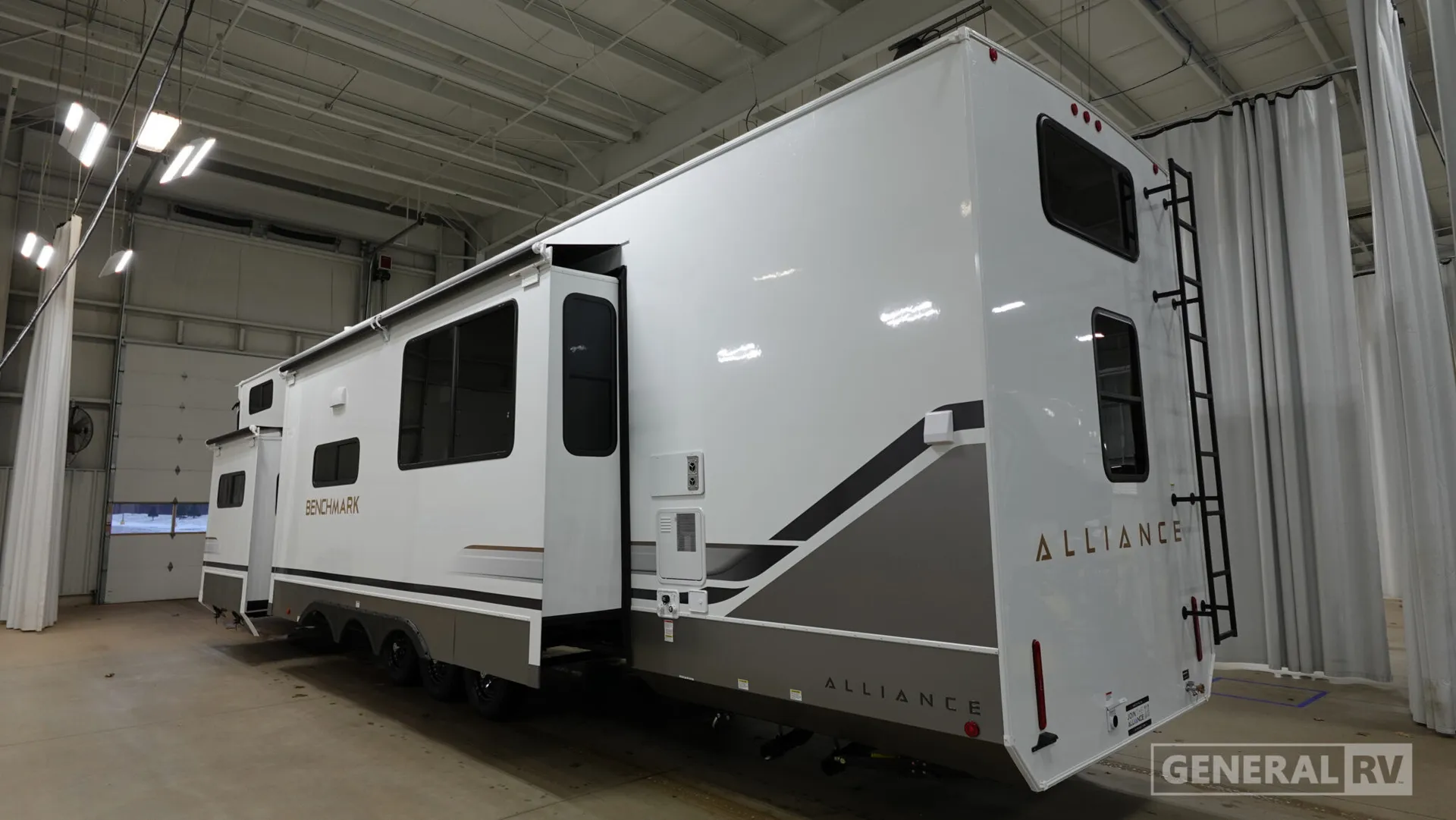 2026 Alliance RV Benchmark 44LFT - Photo 4