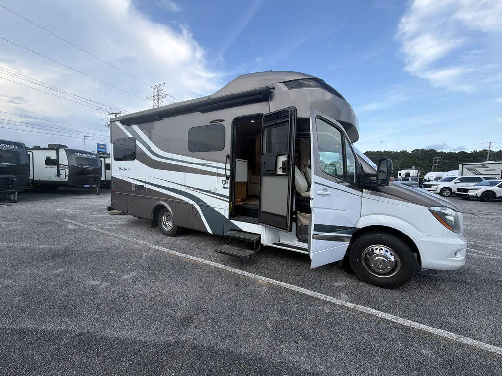 2019 Tiffin Wayfarer 24 TW, Photos photo 5