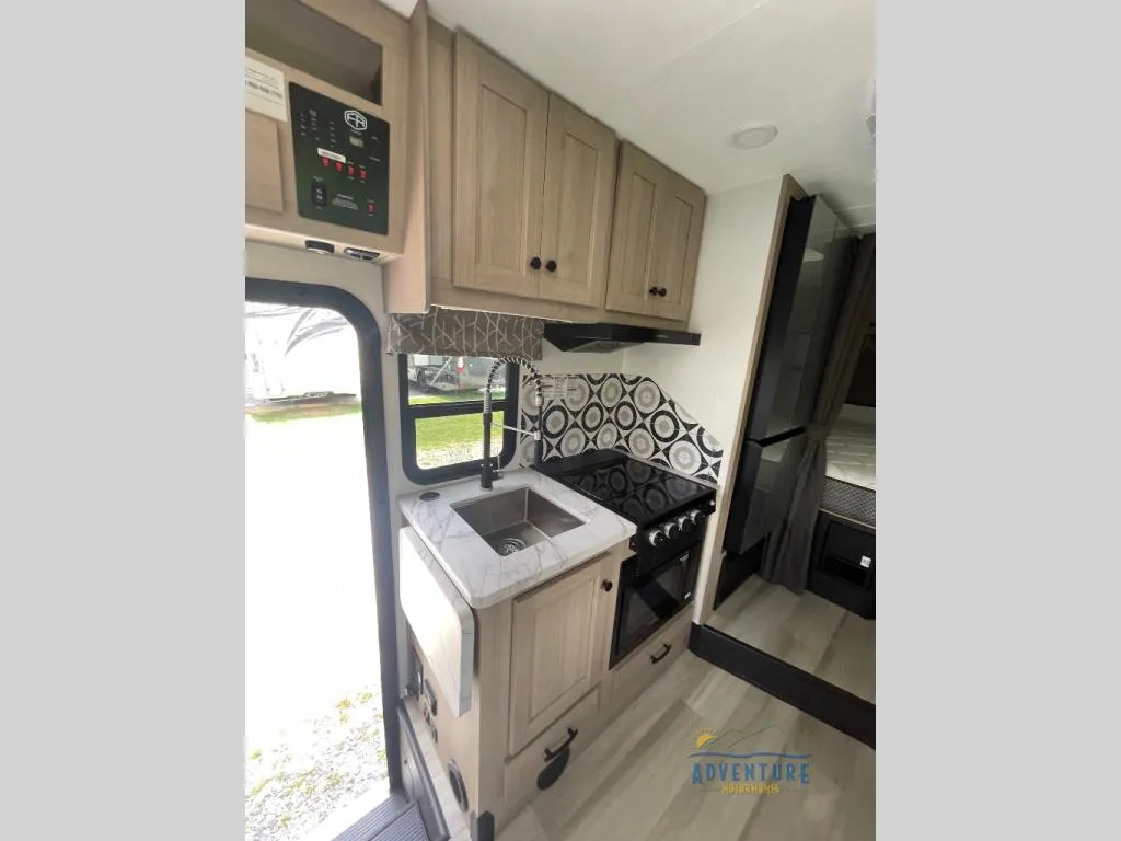 2025 Forest River Sunseeker LE 2150SLE - Photo 3