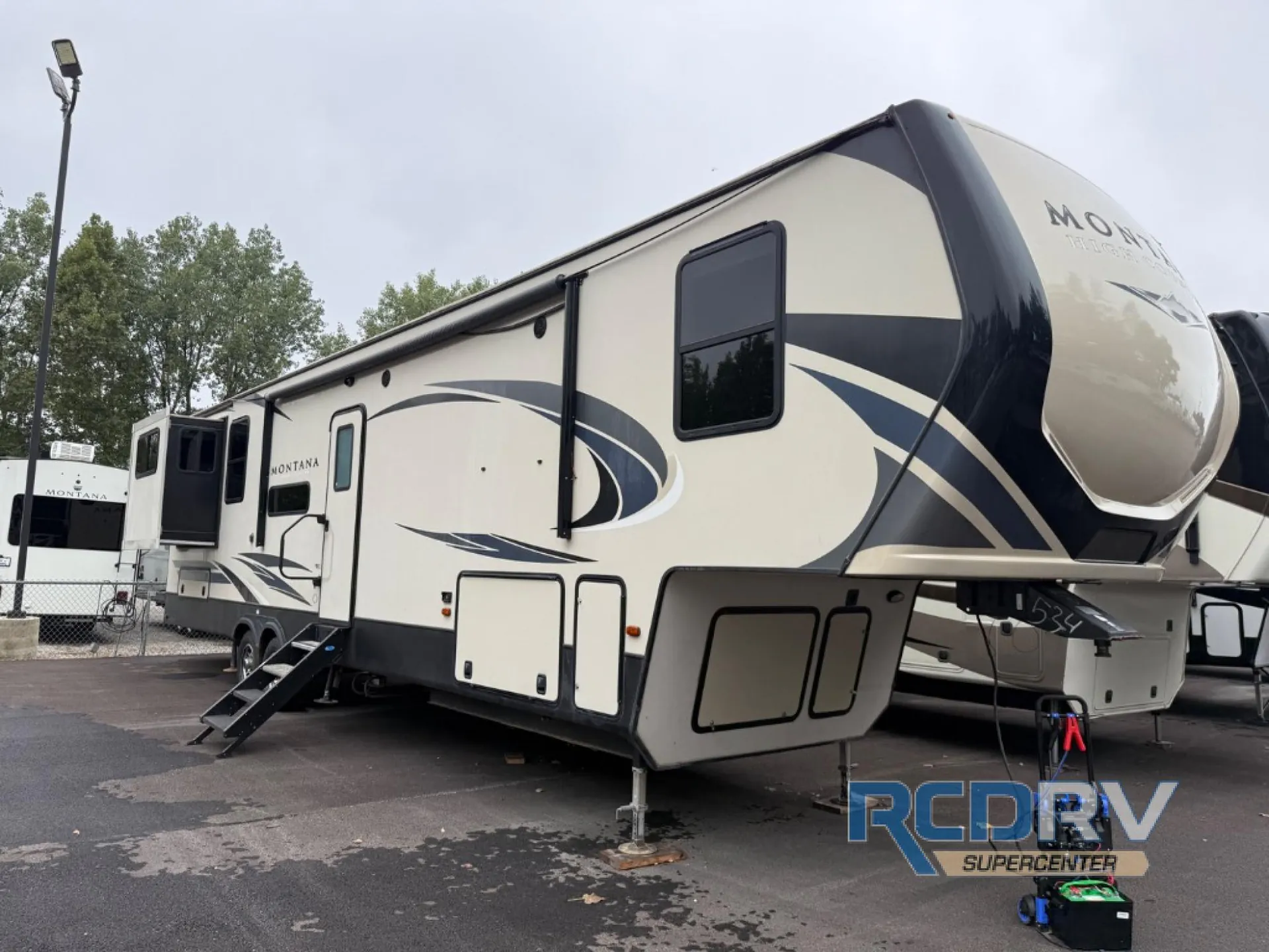 2019 Keystone Montana High Country 372RD - Photo 2