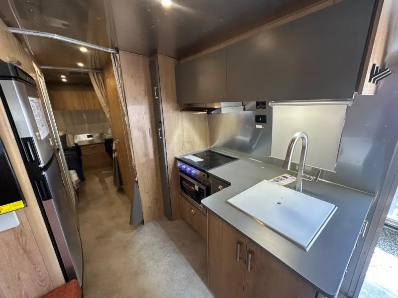 2026 Airstream Trade Wind 25FB - Photo 2