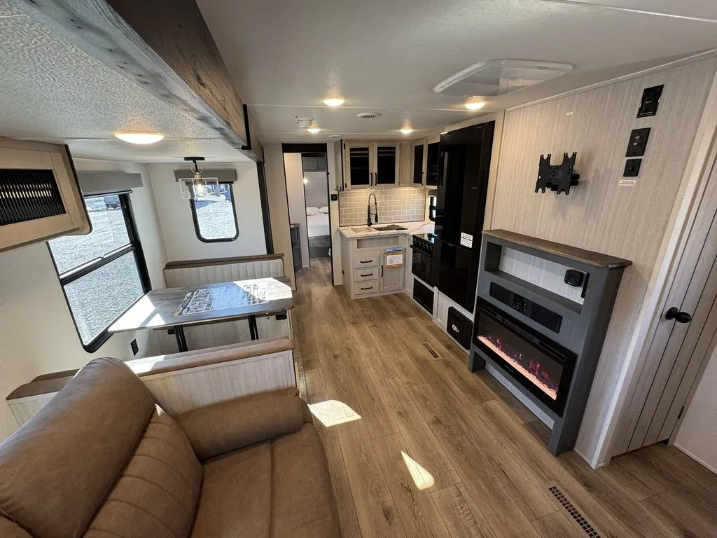 2027 Palomino Puma 337BH, Photos photo 5