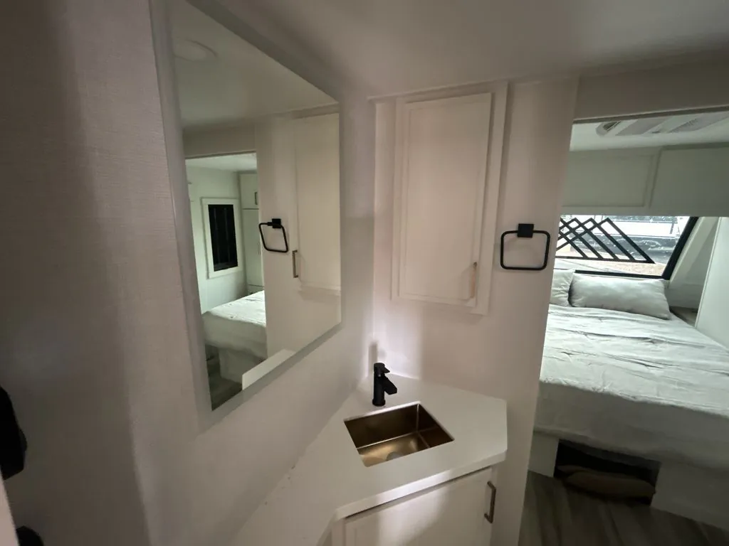 2027 Brinkley Model I 290, Photos photo 30
