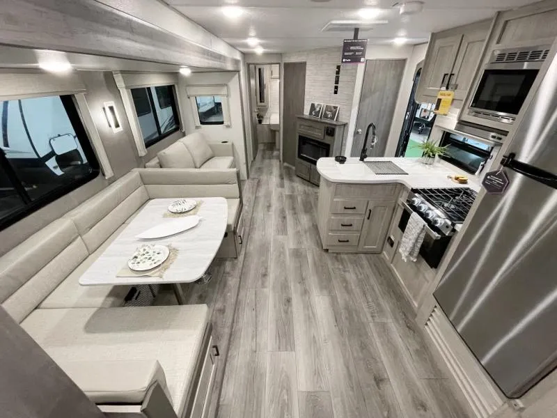 2026 Coachmen Catalina Legacy Edition 293TQBSCK - Photo 4