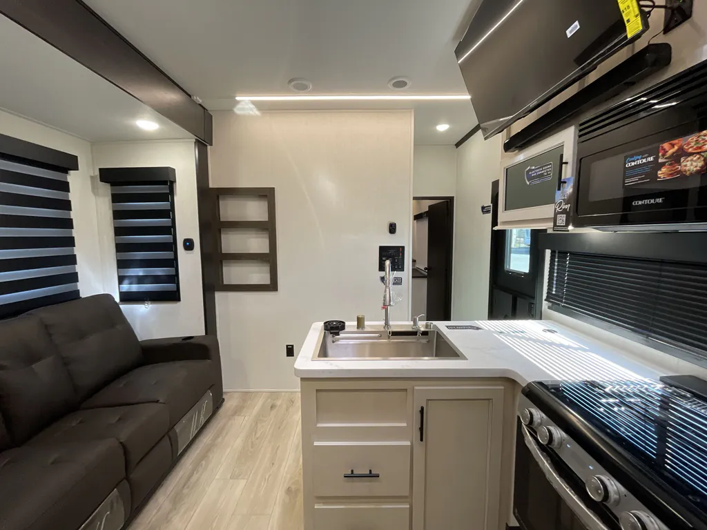 2026 Forest River Rogue Armored 32L132, Photos photo 3