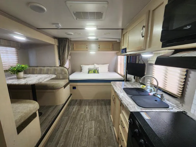 2019 Winnebago Micro Minnie 2100BH - Photo 3