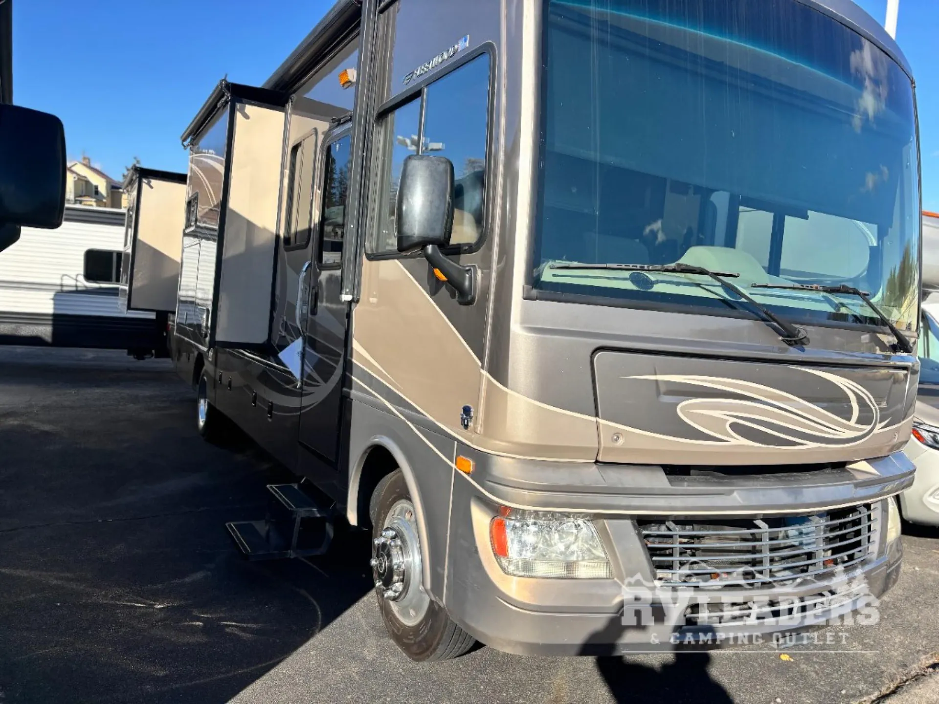 2015 Fleetwood Bounder 34T - Photo 3