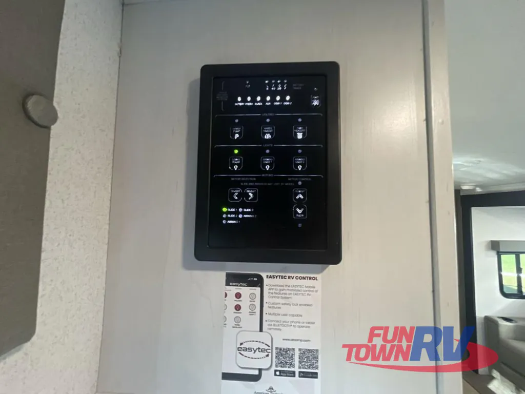 2026 Forest River Solaire 2420RBS, Photos photo 28