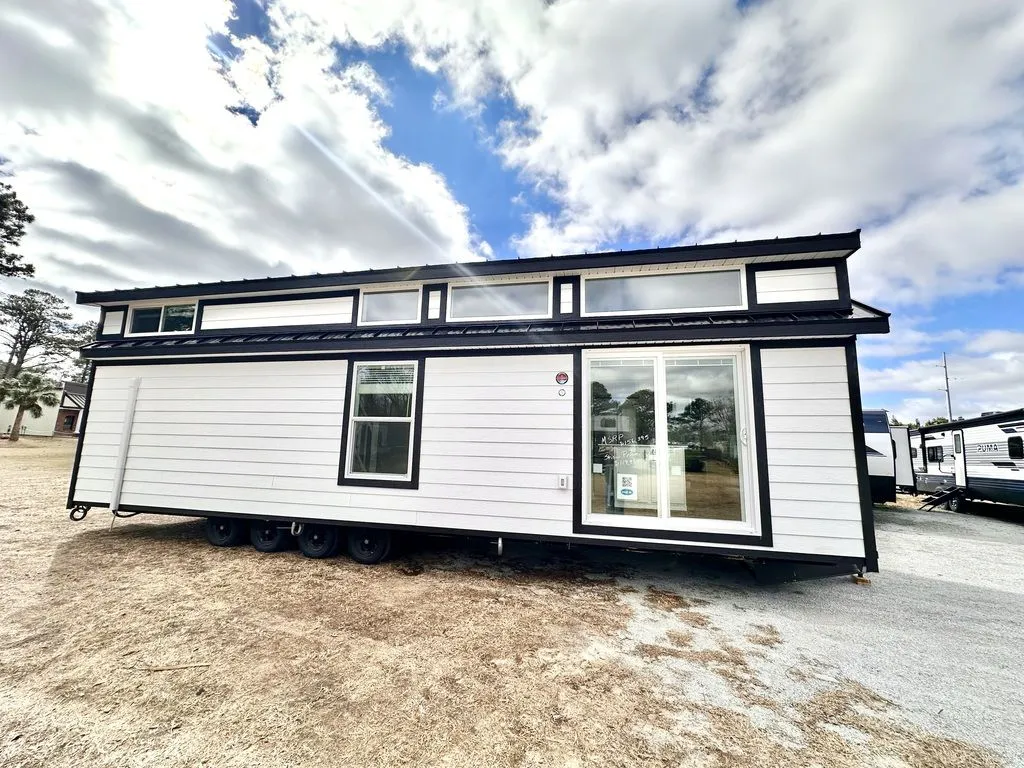 2026 GREAT OUTDOOR COTTAGE Bayview 140-L - Main photo