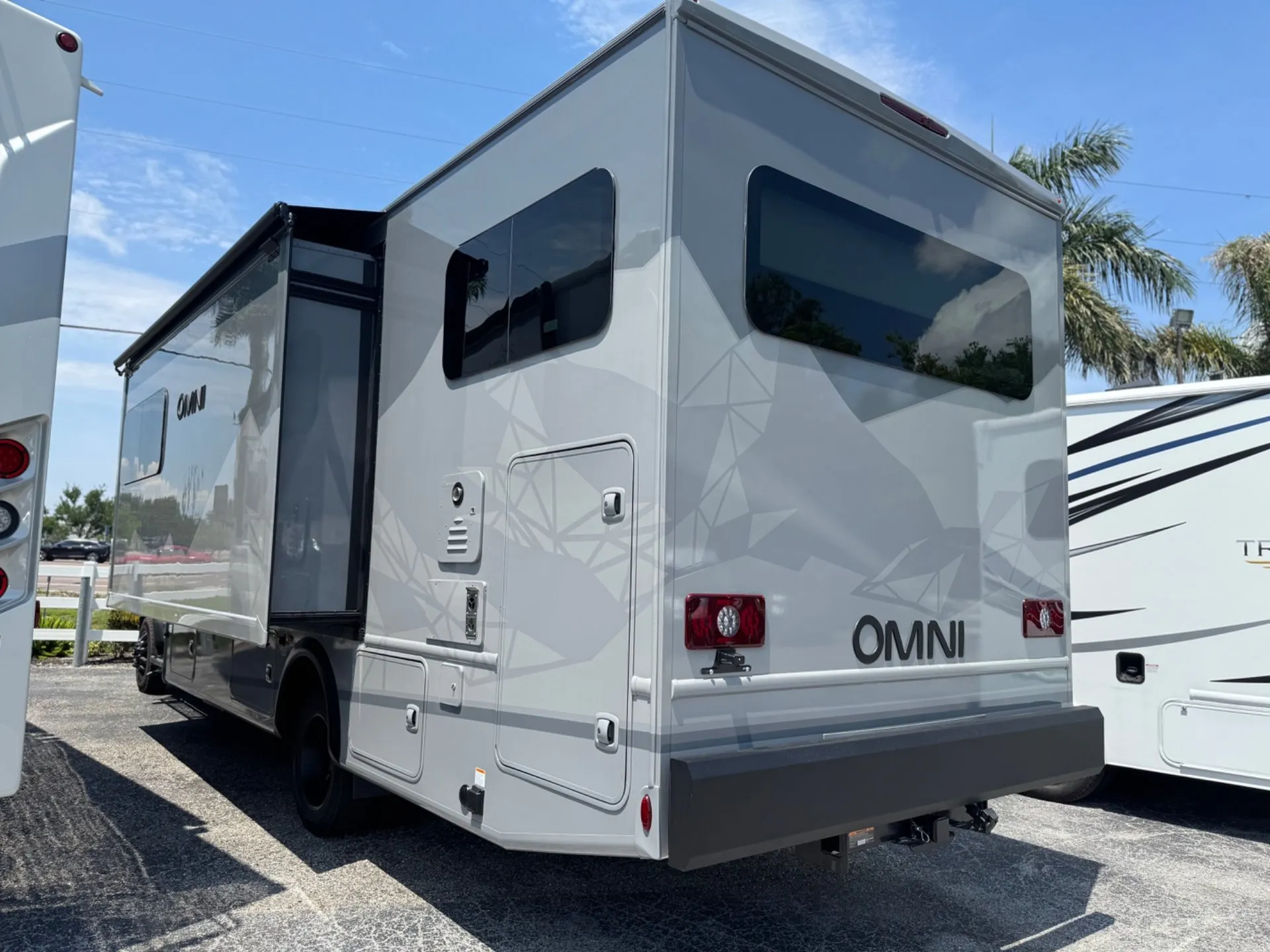 2027 Thor Motor Coach Omni Trail Z30 - Photo 4