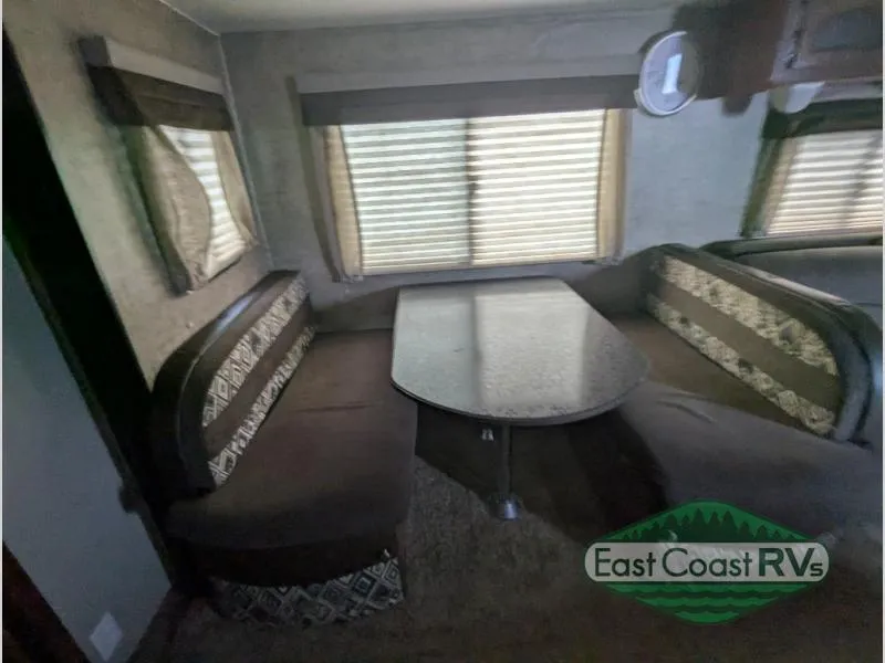 2016 Coachmen RV Freedom Express 282BHDS - Photo 4