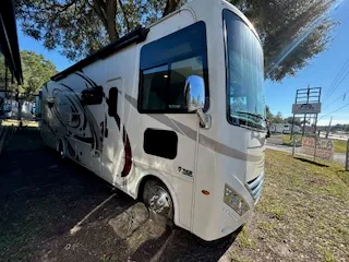 2017 Thor HURRICANE 31S - Photo 2