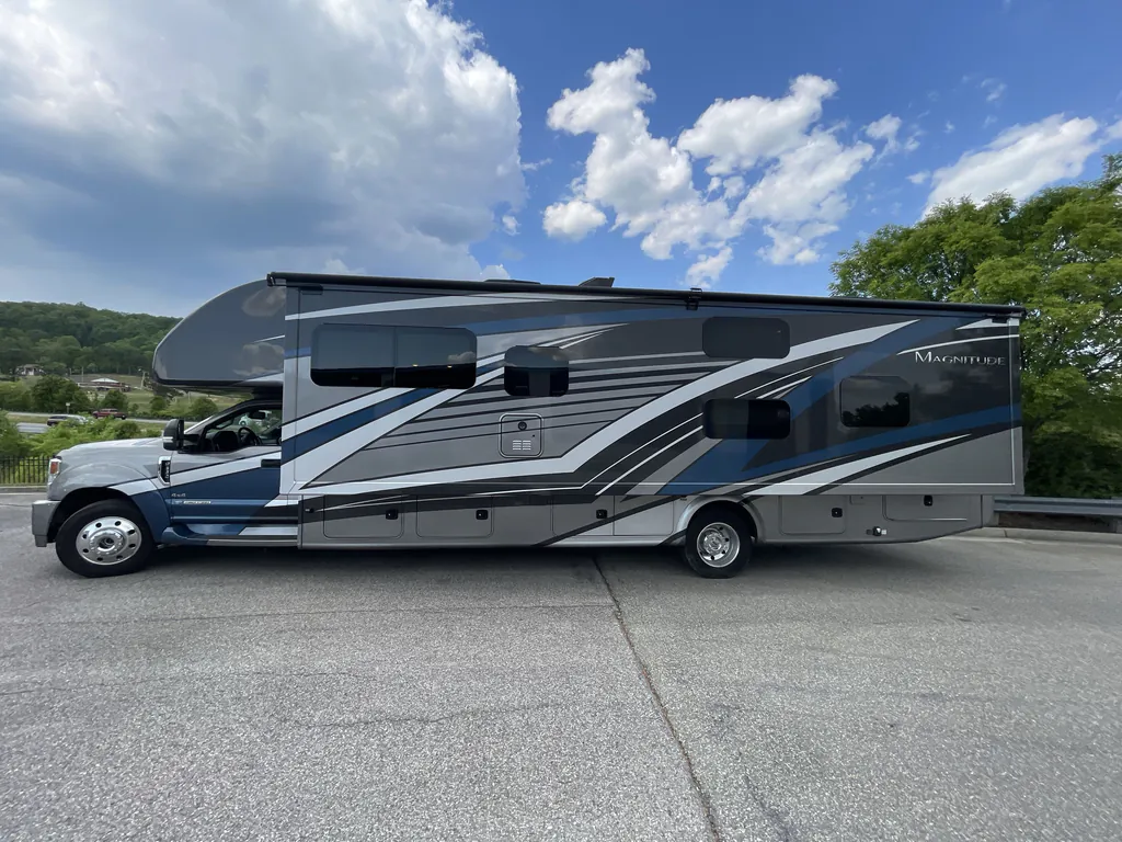 2022 Thor Motor Coach Magnitude RS36, Photos photo 6