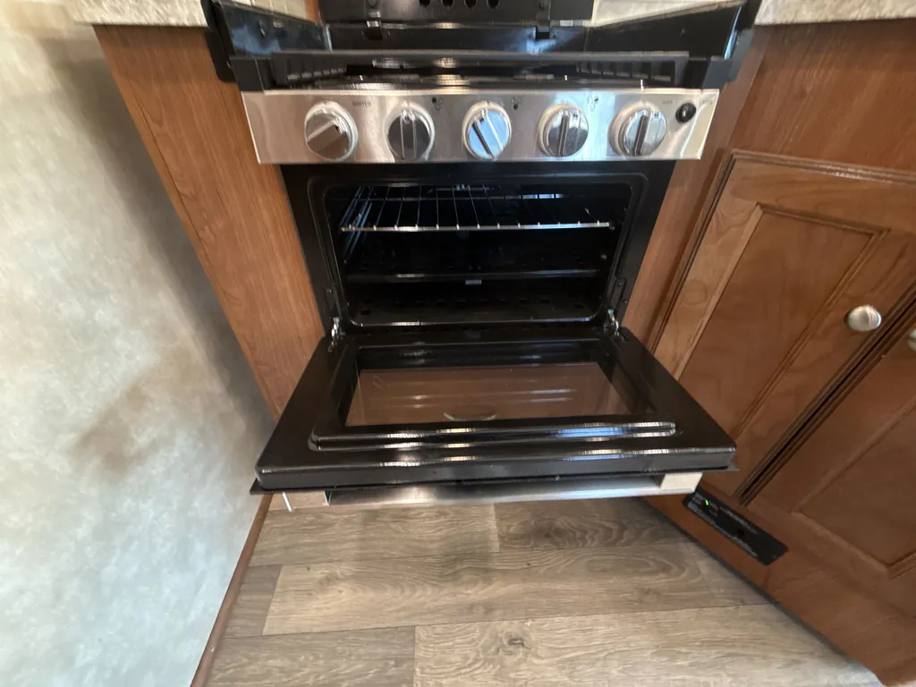 2019 Winnebago Sunstar 27P, Photos photo 11