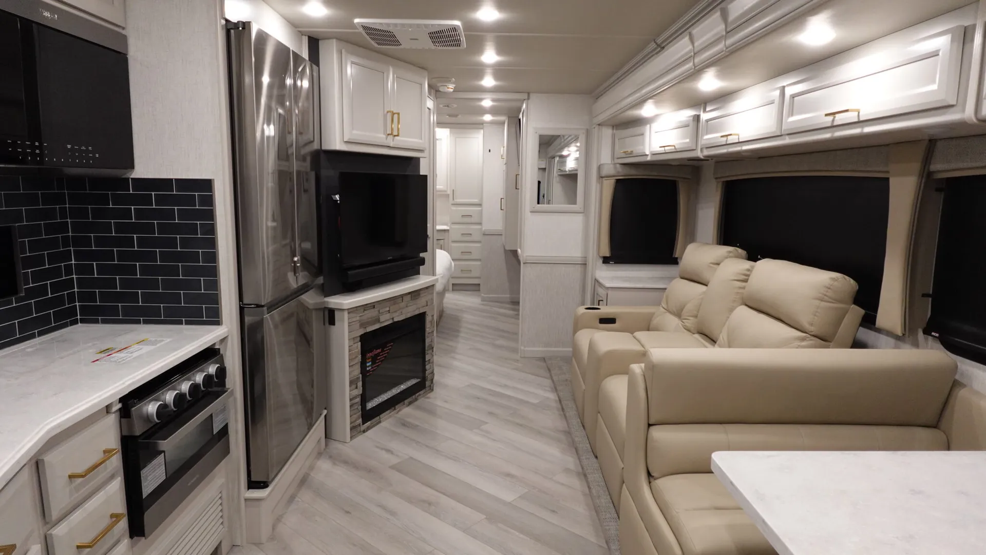 2026 Holiday Rambler Vacationer 35K - Photo 3