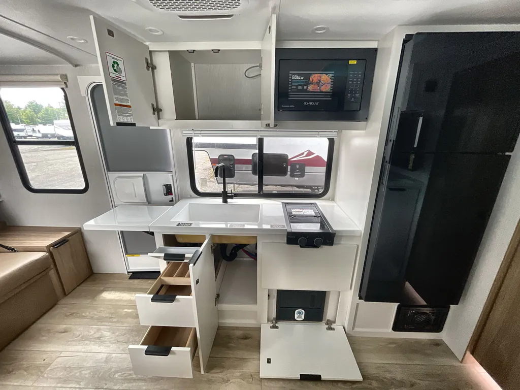 2027 Winnebago Micro Minnie 2108DS, Photos photo 13