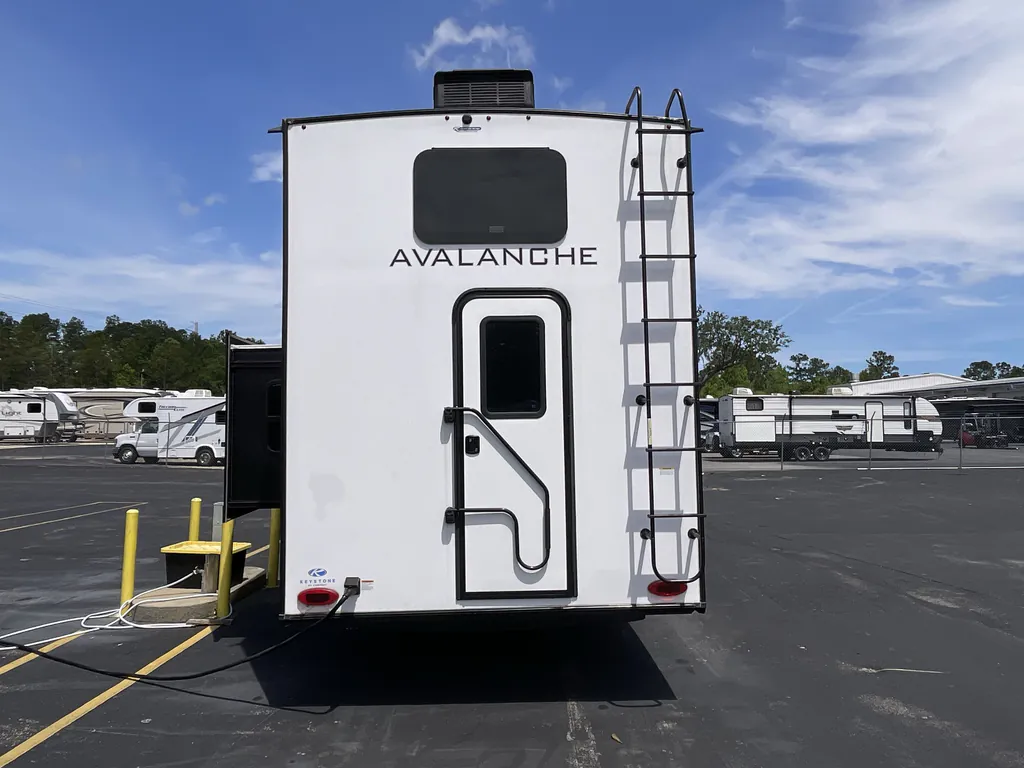 2023 Keystone Avalanche 390DS, Photos photo 7