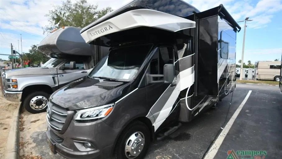 2021 Entegra Coach Qwest 24K - Photo 4